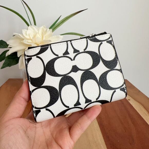 NWT Coach Bifold Wallet In Signature Canvas‎ - Picture 3 of 6